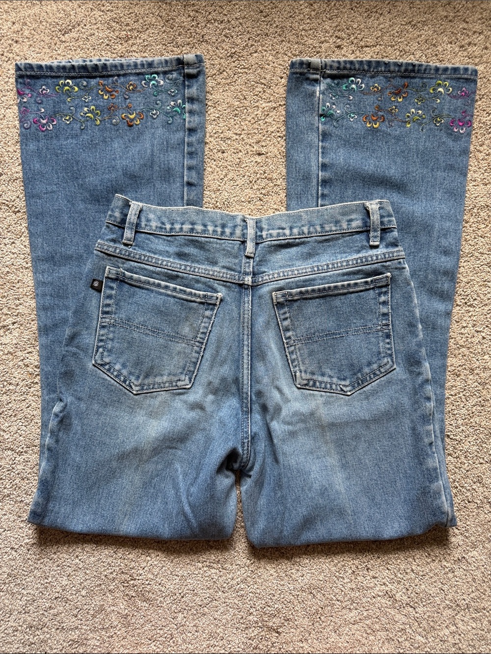 VTG No Boundaries Floral Embroidered Hem Flare Jeans Y2K Boho Mid Rise Waist 26”